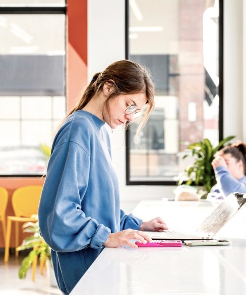 Ample areas to wait and working while laundry is spinning